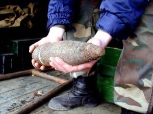 Коммунальщики случайно раскопали минный склад и чуть не взорвались  