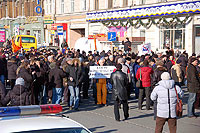 В Киеве перекрыли улицу Грушевского и читают рэп 