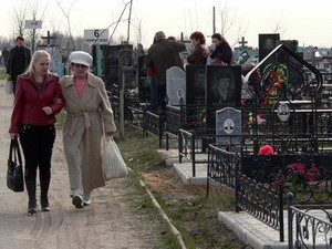 Кладбища готовят к пасхальной и поминальной неделям 