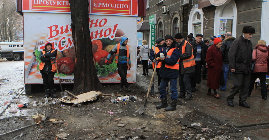 Массовый демонтаж МАФов в Днепропетровске 