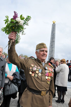 Из-за кризиса парад перенесли на День Независимости 