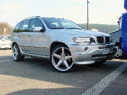 Молдаванин вез в Украину BMW-X5, переделанный из легковушки 