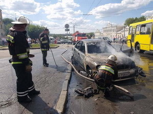 Неизвестный пироман расправляется с машинами? 