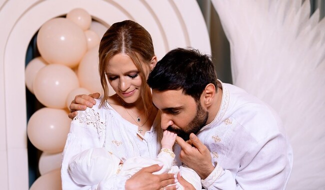Артист и его возлюбленная Юлия Бакуменко крестили сына Оскара в мае этого года Фото: instagram.com/vkozlovsky_music