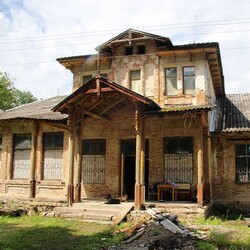 Пара реставрує маєток вже 7 років. Фото: vinbazar.com
