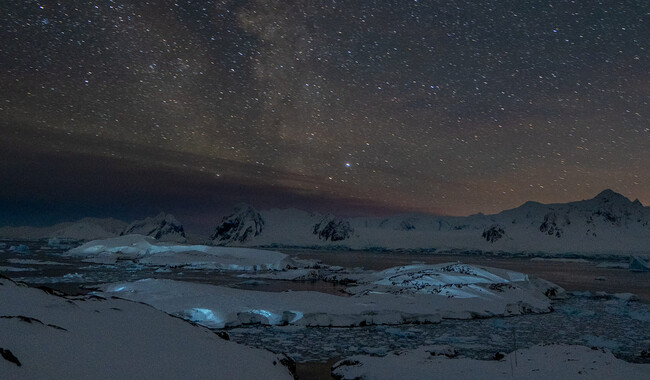 Зоряне небо над Антарктикою. Фото: facebook.com/AntarcticCenter